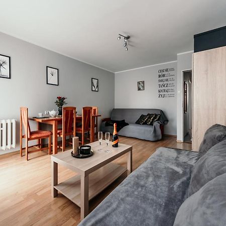 Spacious 3 Bedroom Apartament Near Olivia Business Center 格但斯克 外观 照片